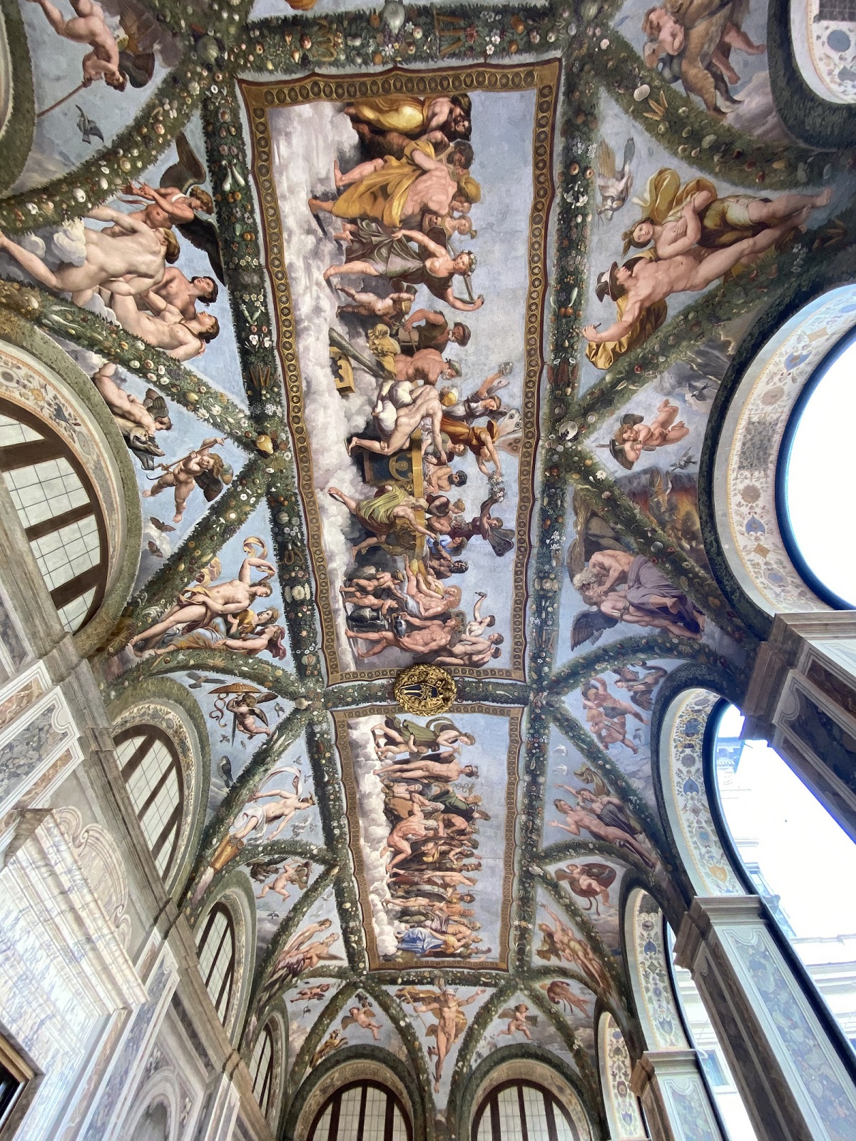 Gli affreschi di Raffaello nella loggia di Villa Farnesina, 1517.